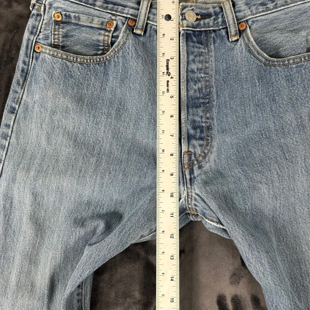 Levi's 501 Original Fit Jeans Mens 33x32 Light Wash Blue Button Fly Straight Leg